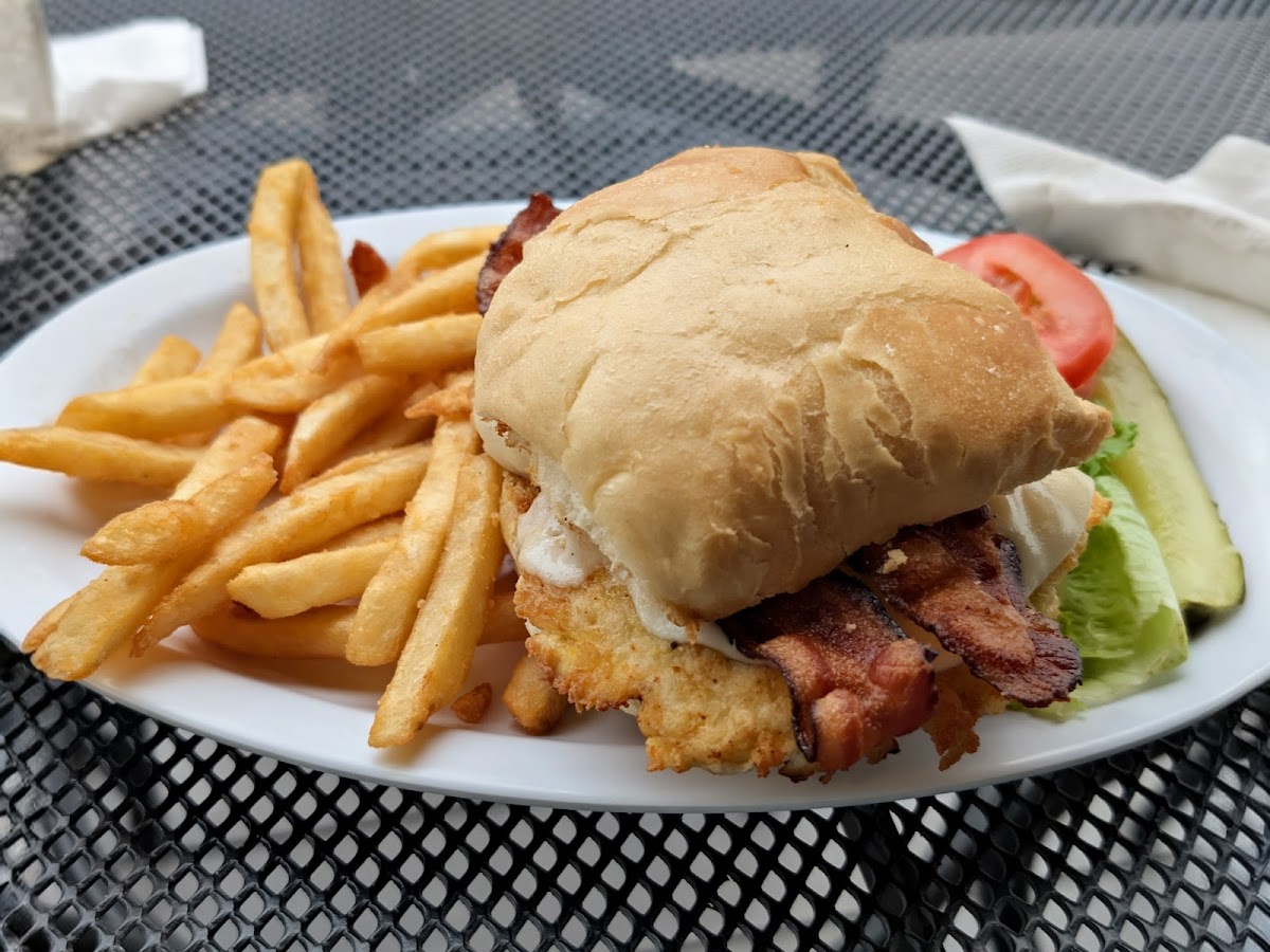 Paolucci Restaurant, Deli & Lounge-3