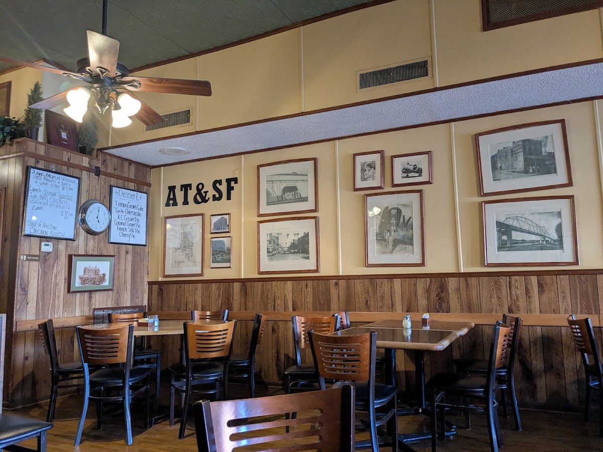 Paolucci Restaurant, Deli & Lounge-4