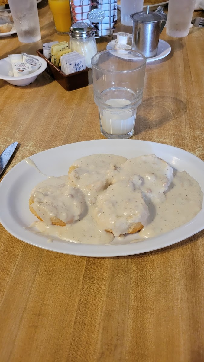 Paolucci Restaurant, Deli & Lounge-5