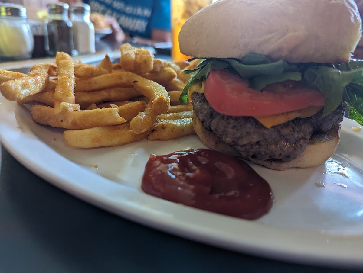 Paolucci Restaurant, Deli & Lounge-7